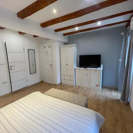 Nocturno Apartment *